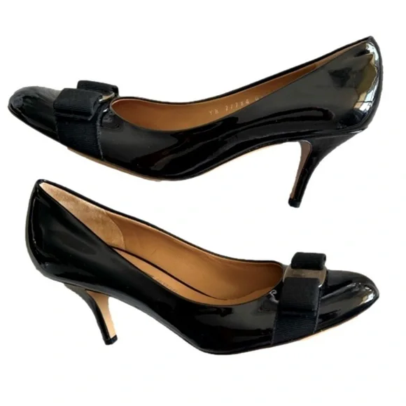 Ferragamo Black Patent Leather Pumps, Size 8 2A (Narrow) - Picture 2 of 15